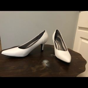 Lifestride 8.5 White Pumps Heels